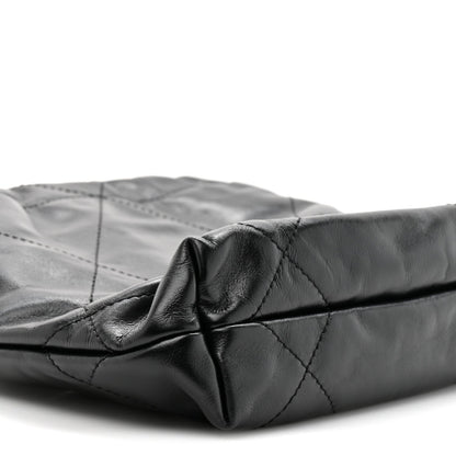 Shiny Calfskin Quilted Pearl CC Chain Mini Chanel 22 Black